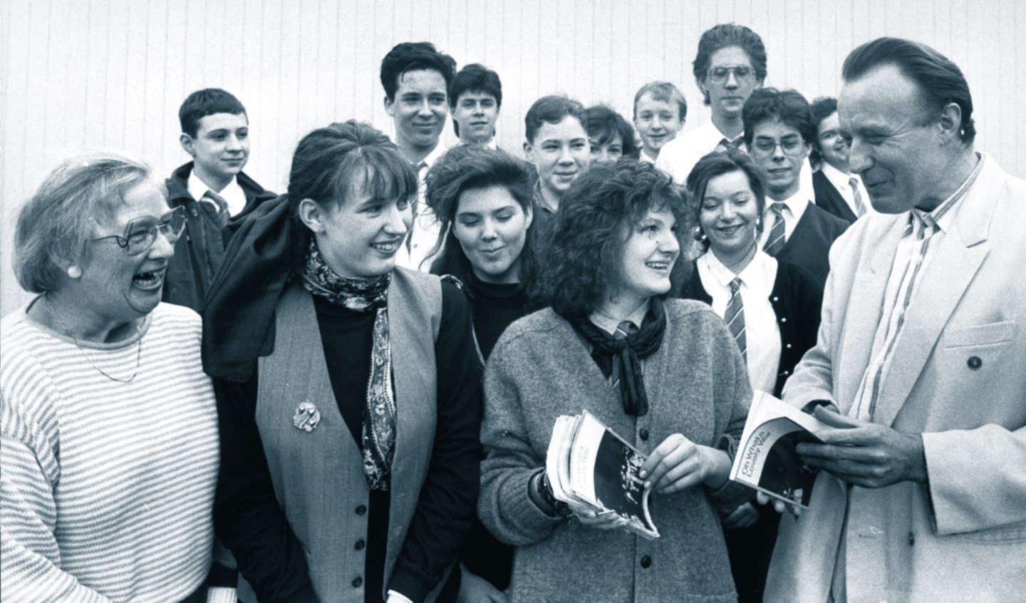  Actor and former pupil Malcolm Rennie with speech, drama and media studies pupils at Aberdeen Grammar School in 1989.