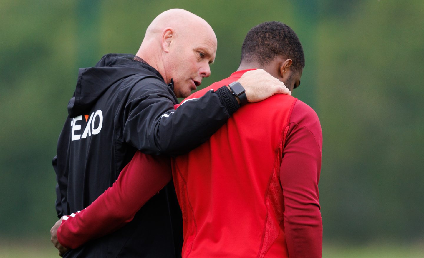 Aberdeen assistant manager Steve Agnew with striker Duk during a training session at Cormack Park.. Image: SNS 