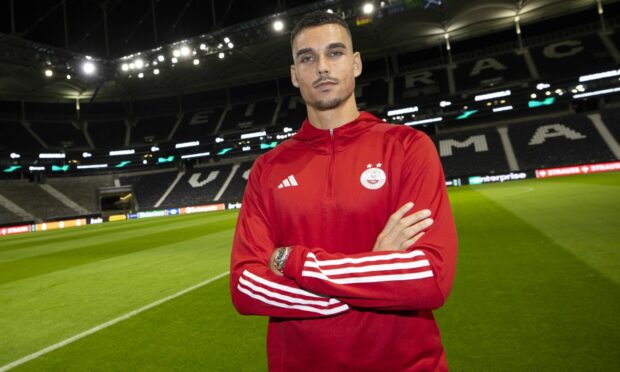 Aberdeen goalkeeper Kelle Roos at the Deutsche Bank Park in Frankfurt. Image: SNS.