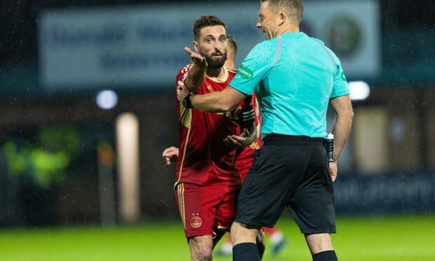 Aberdeen's Graeme Shinnie appeals to referee John Beaton after a penalty is awarded to Ross County. Image: SNS.