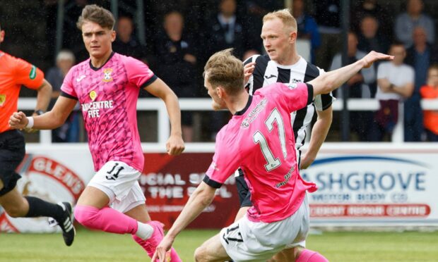Russell Dingwall in action for Elgin City. Image: Bob Crombie.