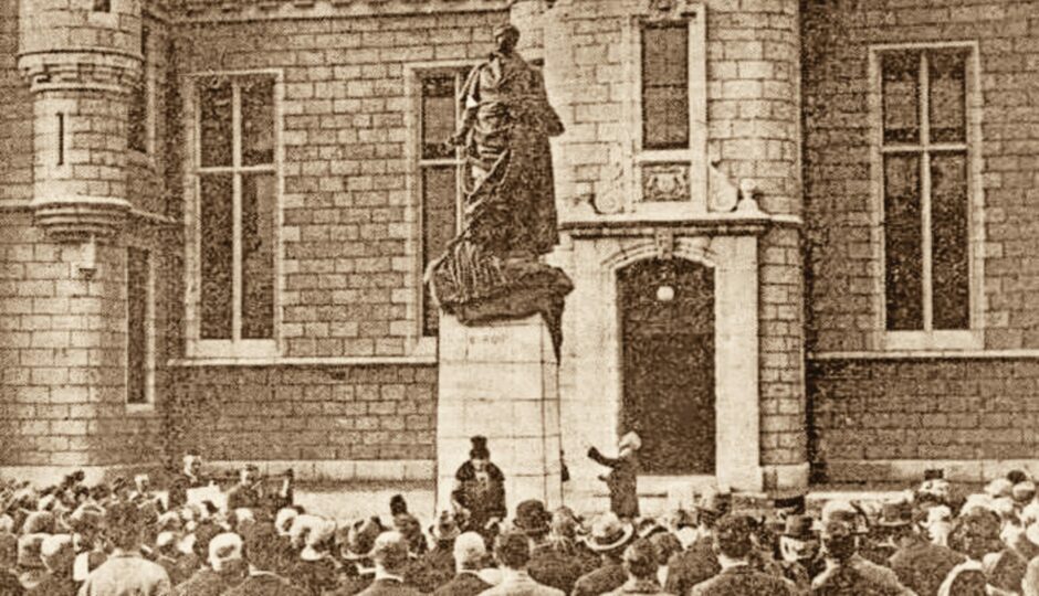 The unveiling of the Aberdeen Grammar School Lord Byron statue in 1923