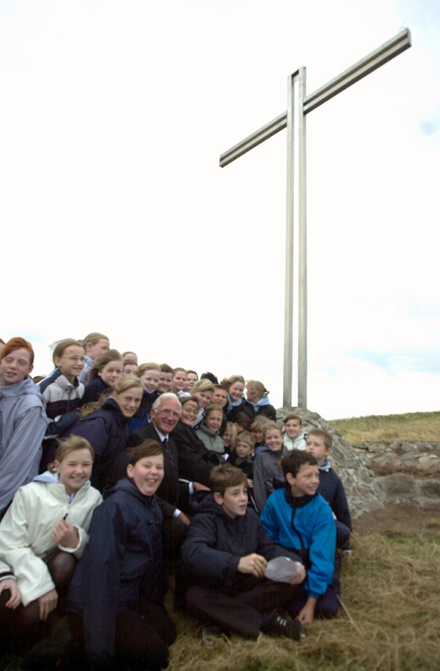  Pupils from Walker Road School by the memorial at Torry Battery in 2001.