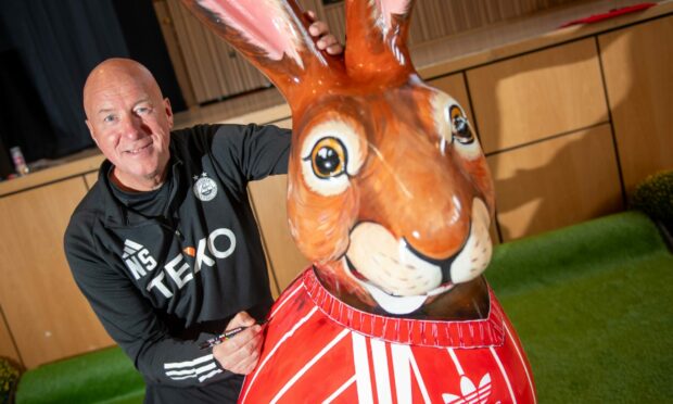 Neil Simpson with the Great Gothenburg hare.