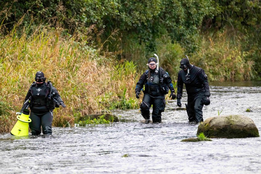 Three divers using kit in the River Don