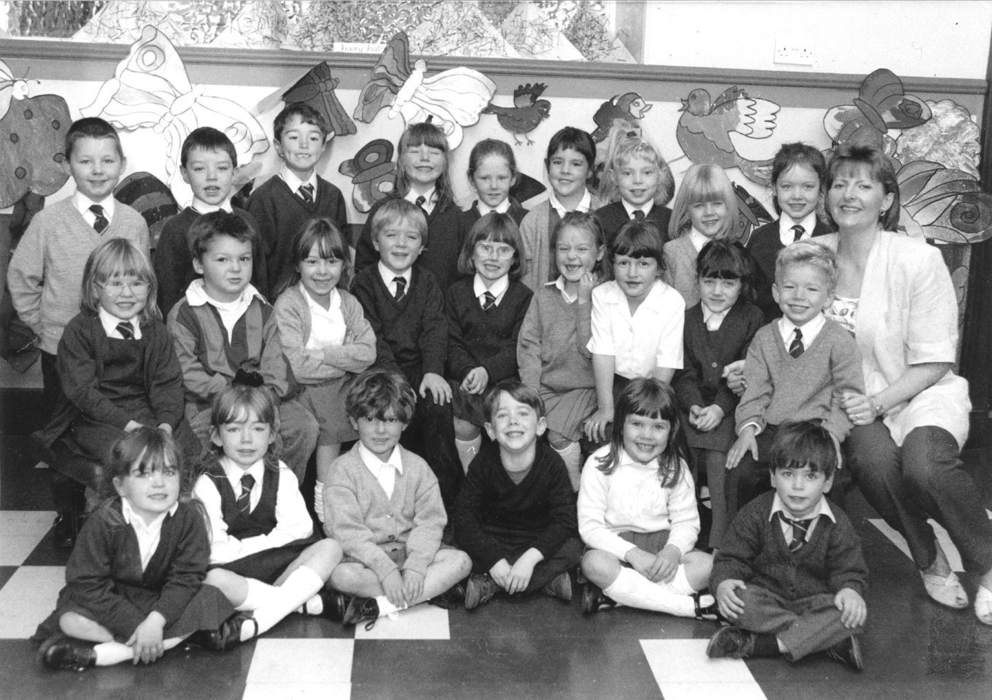 Walker Road School showing Mrs Gray with her class in 1993.