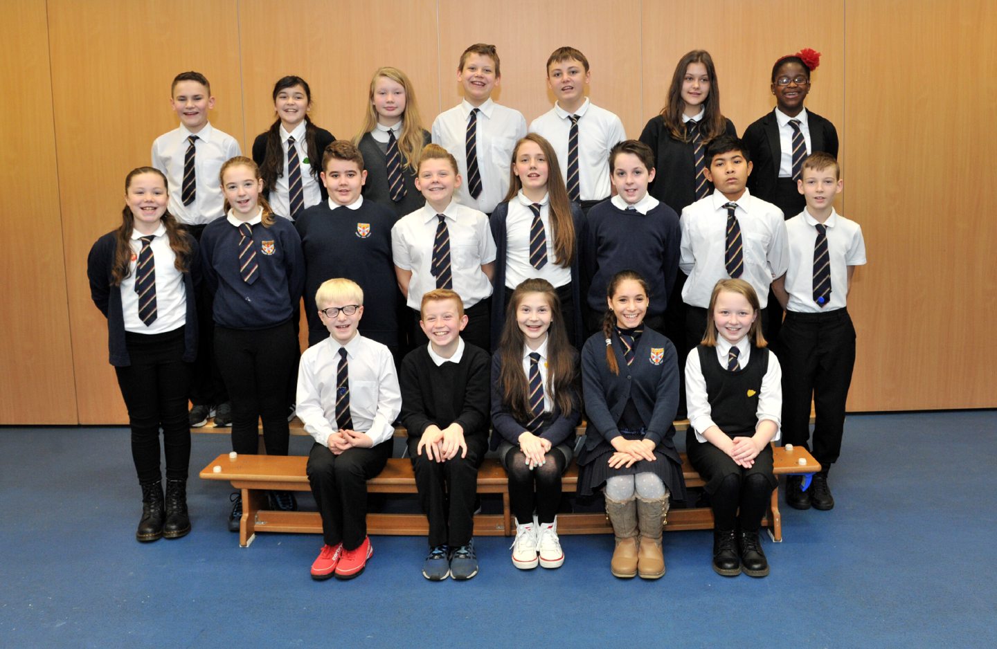 Miss Hull's P7 leaver class in 2016.