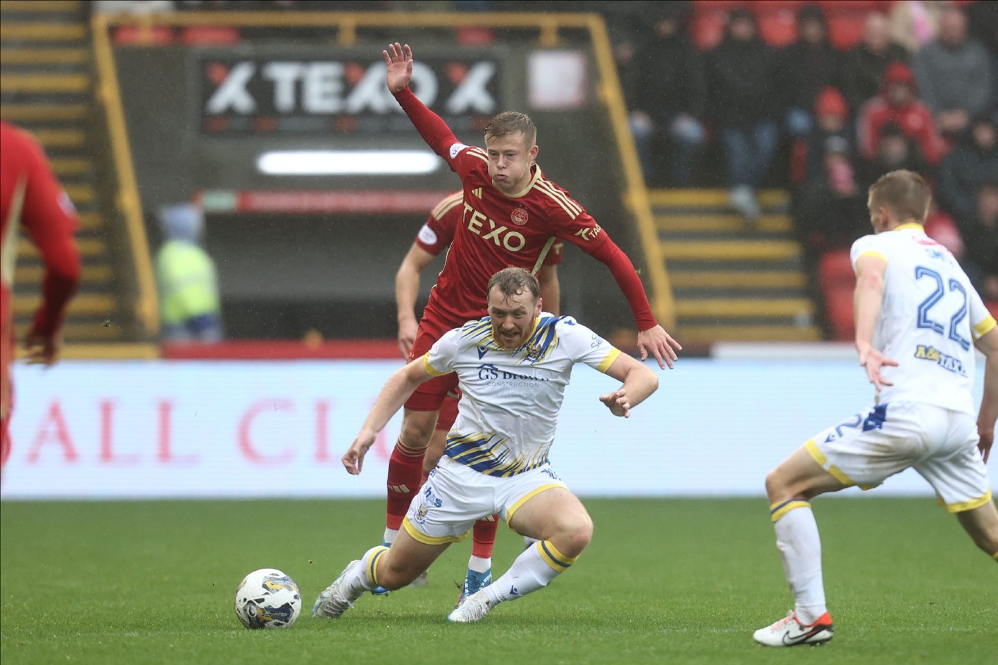 Aberdeen's Connor Barron and St Johnstone''s Luke Jephcott in action