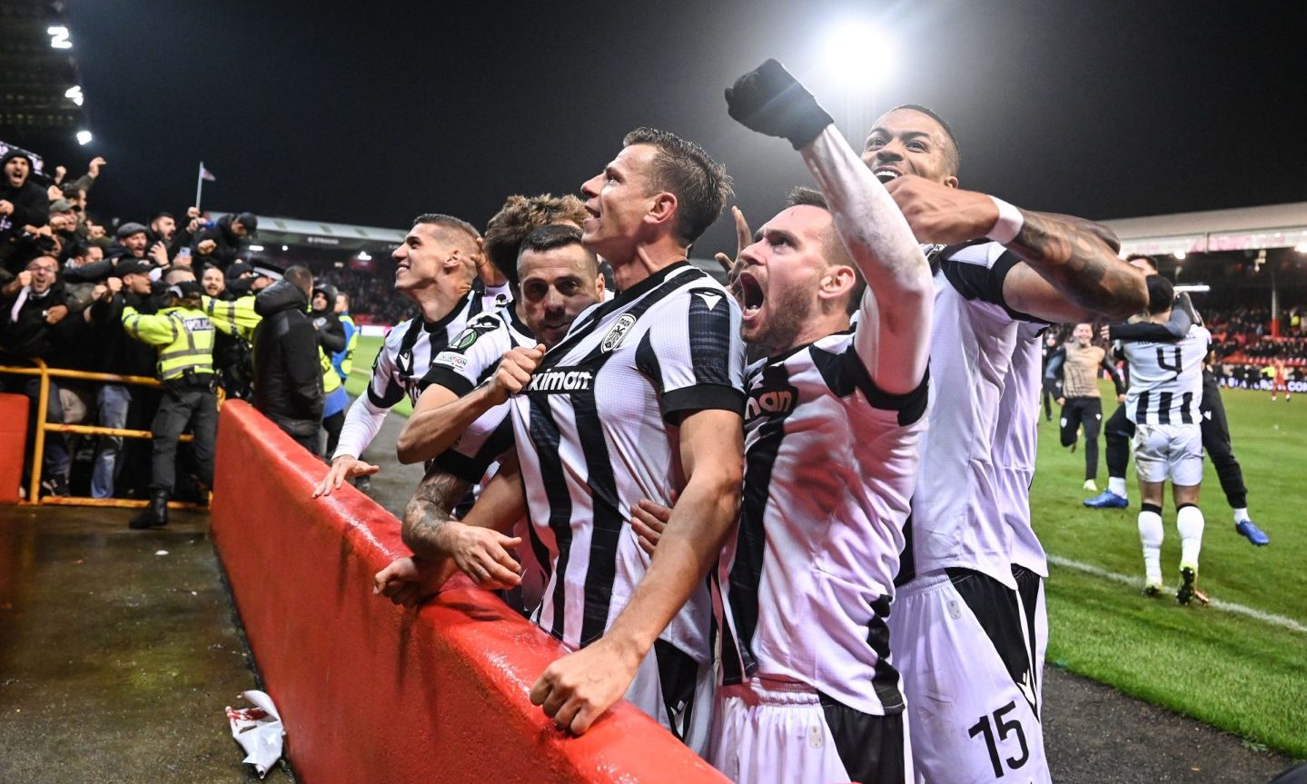 The PAOK players celebrating with their fans after scoring against the dons