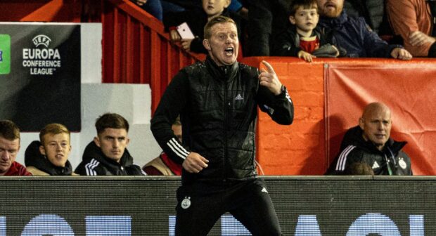 Dons boss Barry Robson during the 1-1 Europa Conference League draw with HJK Helsinki. Image: SNS.