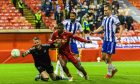 Aberdeen's Luis Lopes and Helsinki's Jesse Ost in action during the match between Aberdeen and HJK Helsinki. Image: SNS.