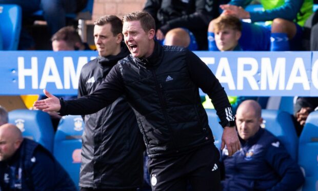 Aberdeen manager Barry Robson at Kilmarnock. Image: SNS.