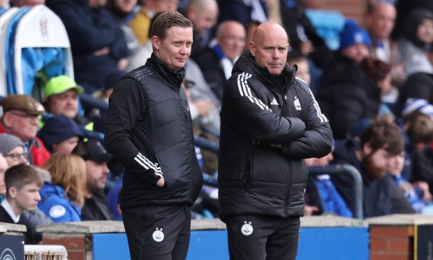 Aberdeen boss Barry Robson and assistant manager Steve Agnew look dejected during the 2-0 loss at Kilmarnock. Image: SNS.