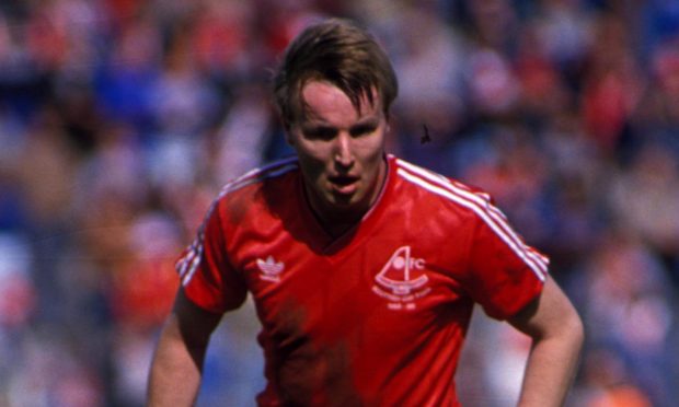 Aberdeen's Frank McDougall in the 1986 Scottish Cup final win against Hearts, the striker's second-last game for the Dons. Image: SNS.