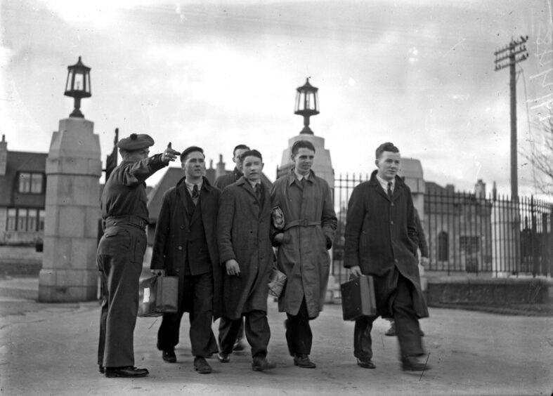 Picture shows; Aberdeen workers signup to the British Army at the outbreak of WORLD WAR II. Aberdeen. Supplied by DCT Archives