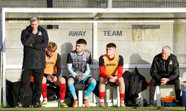 Elgin City manager Barry Smith close to full-time at Jeanfield Swifts. Image: Bob Crombie.