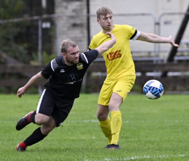 Fort's Andrew MacLean, right, takes on Clach's Ryan Walker