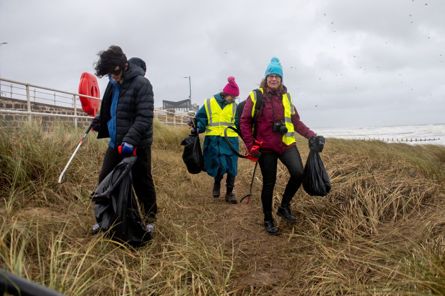 People turnout to clean beach in Aberdeen's 'biggest ever' litter pick