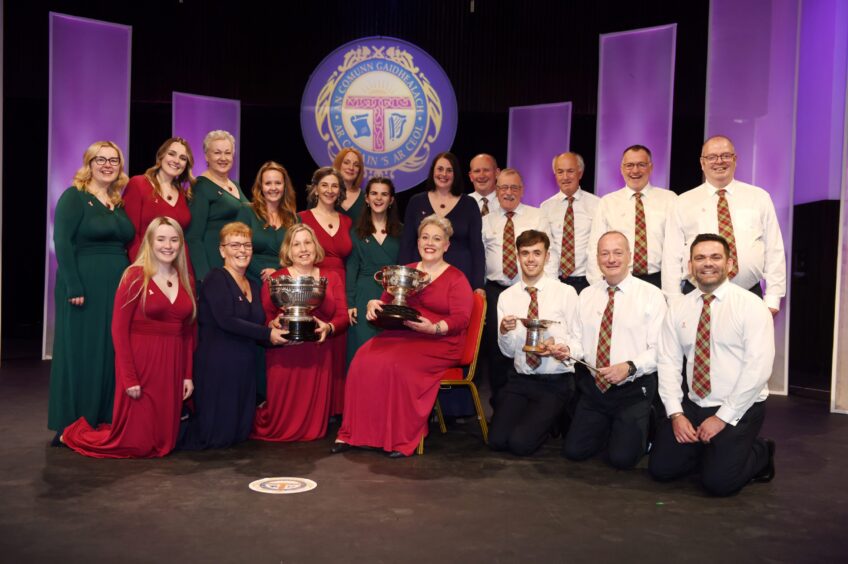 Kerrie Kennedy (centre) conductress of the Black Isle Gaelic Choir with the Margrat Duncan Memorial Trophy.