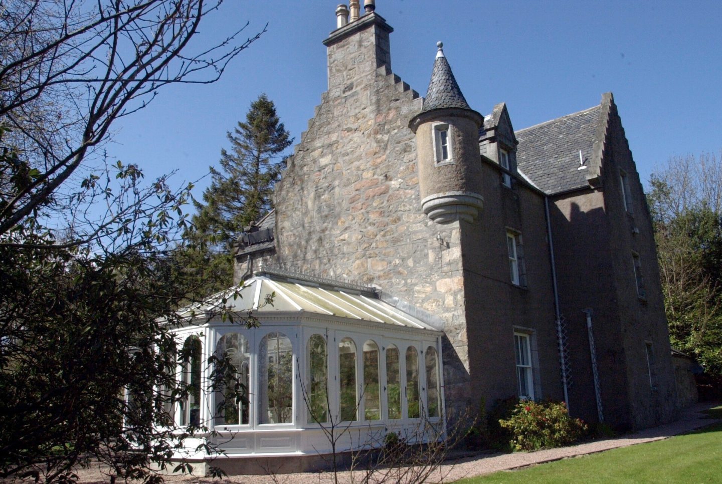 Exterior of Kingswells House, which was once used for seances in Aberdeen.
