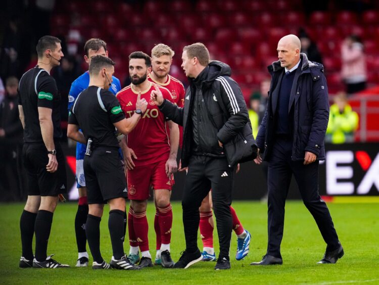 Aberdeen boss Barry Robson exchanges words with referee Nick Walsh at full-time following November's 1-1 Pittodrie draw with Rangers. Image: Shutterstock.