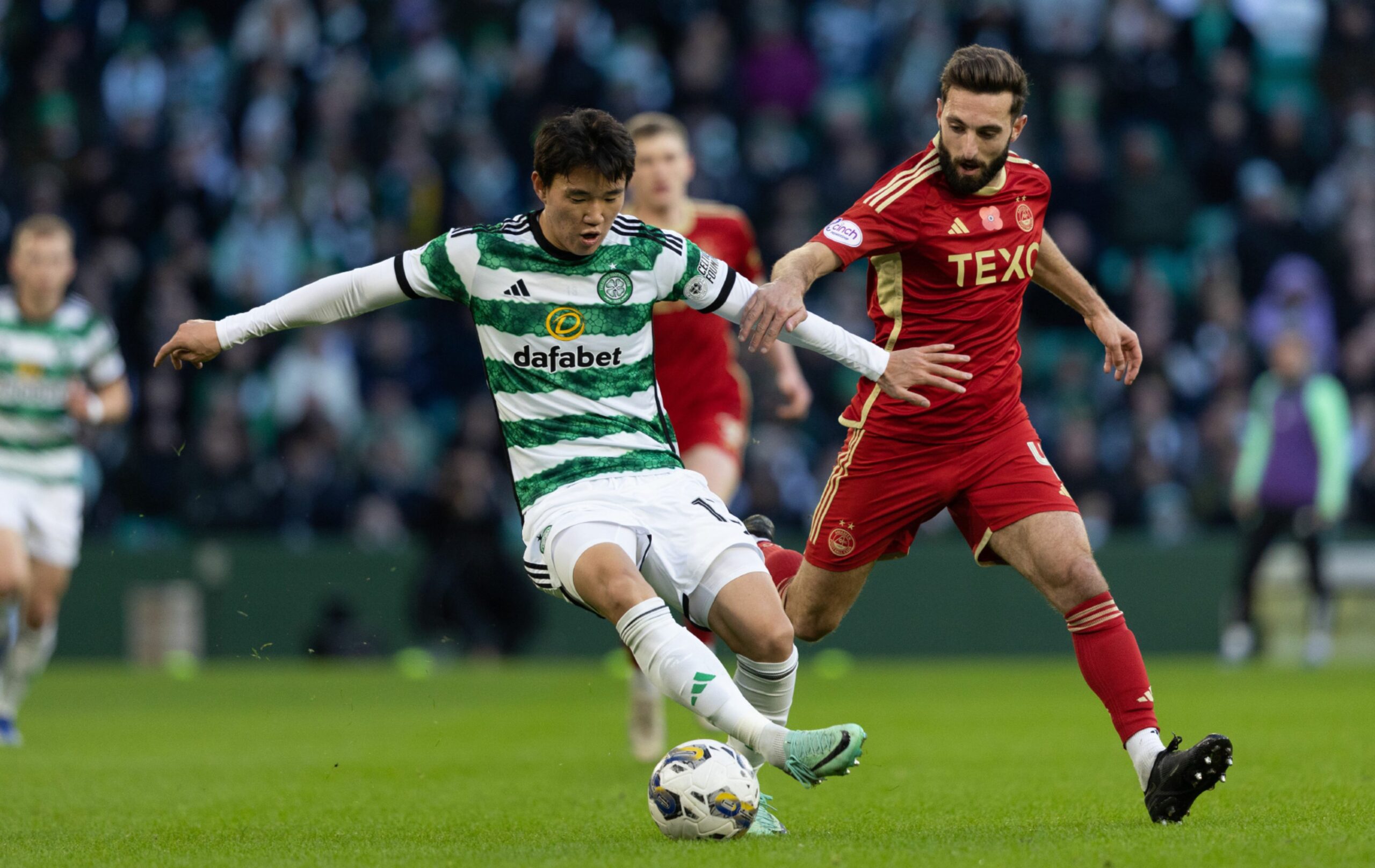 Celtic's Yang Hyun-Jun and Aberdeen's Graeme Shinnie in action 