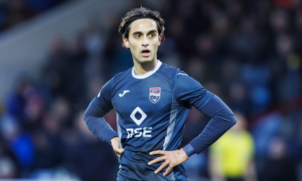 Harry Clarke is set to join Hibs after being recalled from Ross County by Arsenal