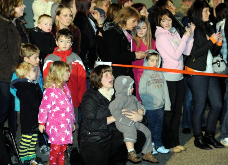 Soldiers families anticipate their return from Lossiemouth. Supplied by DCT Archives.