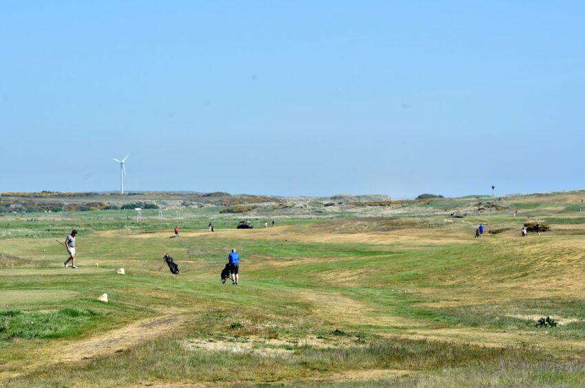 Kings Links Golf Course Aberdeen under a blue sky. 