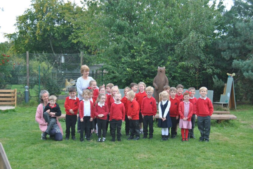 First class of 2023 at Holm Primary School in the highlands. The children are in a park with two staff members