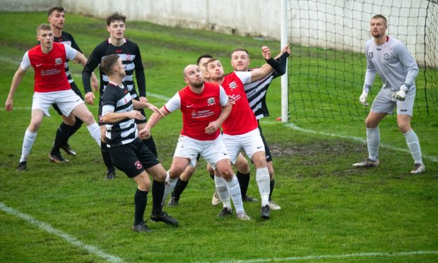 Culter in action against Sunnybank with Culter's Ryan Smart waiting for the ball to come into the box. Image: Kami Thomson/DC Thomson