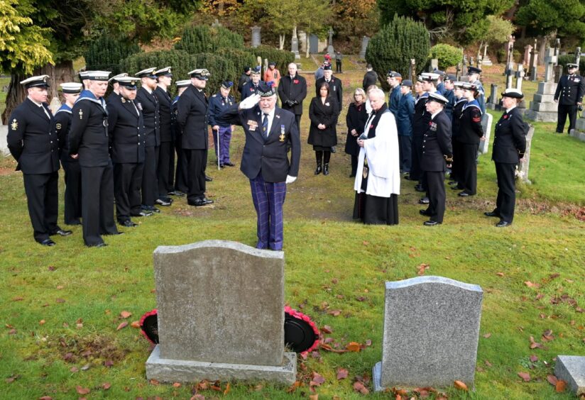 Respects are payed at the grave of Vice Admiral ACC Miers VC. <yoastmark class=