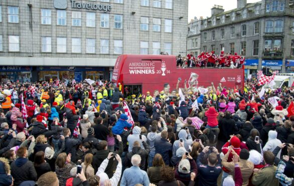 Aberdeen FC fans surrounded the open top bus as the team celebrated their Scottish League Cup triumph in style back in 2014