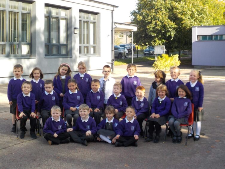 Class P1S in three rows outside Seafield Primary School.