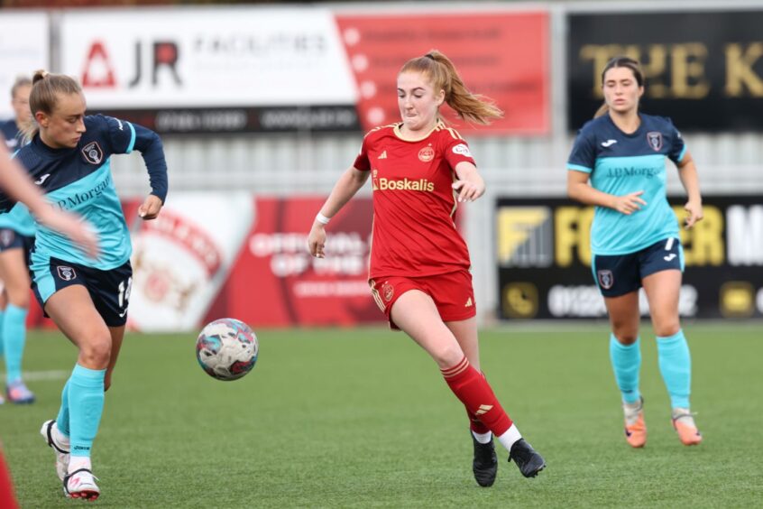 Eilidh Shore in action for Aberdeen in a SWPL match against Glasgow City