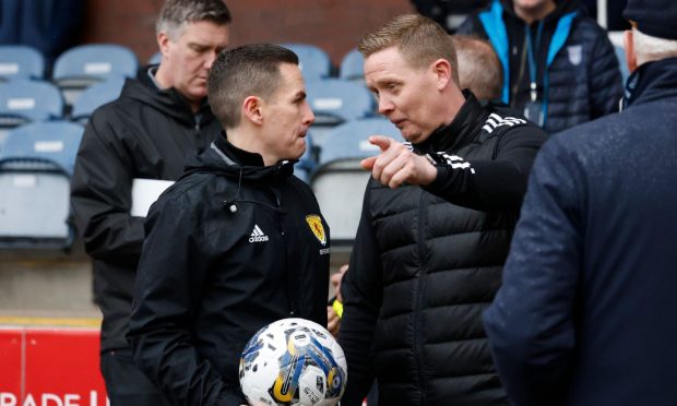 Referee David Munro talks to Aberdeen manager Barry Robson at Dens Park. Image: Shutterstock.
