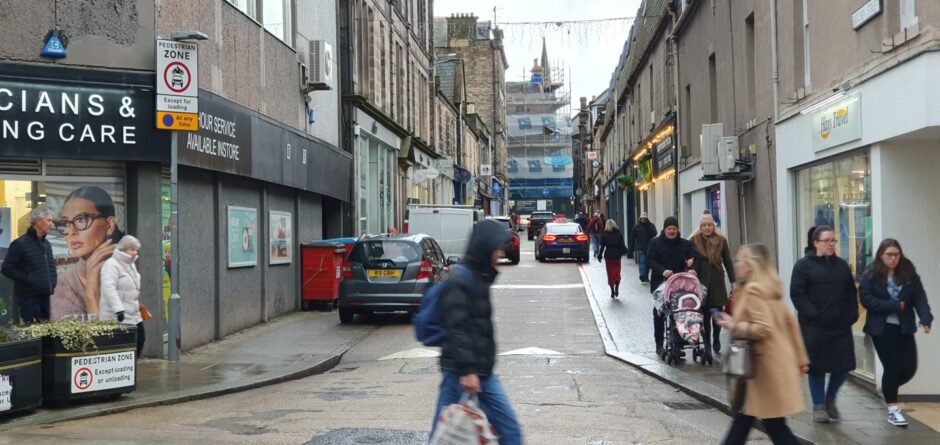 Pedestrians and traffic on Batchen Street in Elgin.