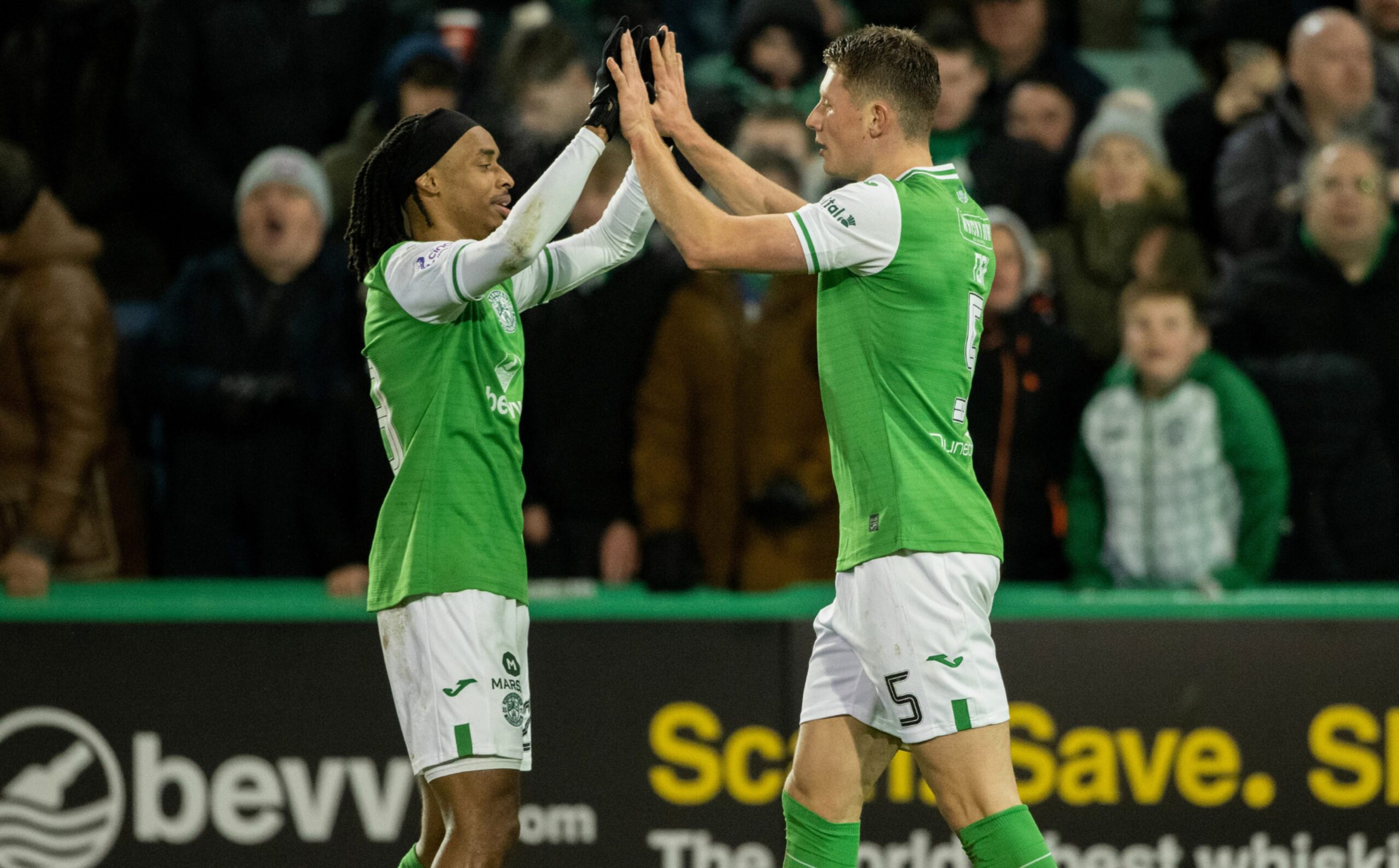 Hibernian's Will Fish celebrates scoring to make it 2-0 with his teammate Jair Tavares (l) against Aberdeen. Image: SNS 