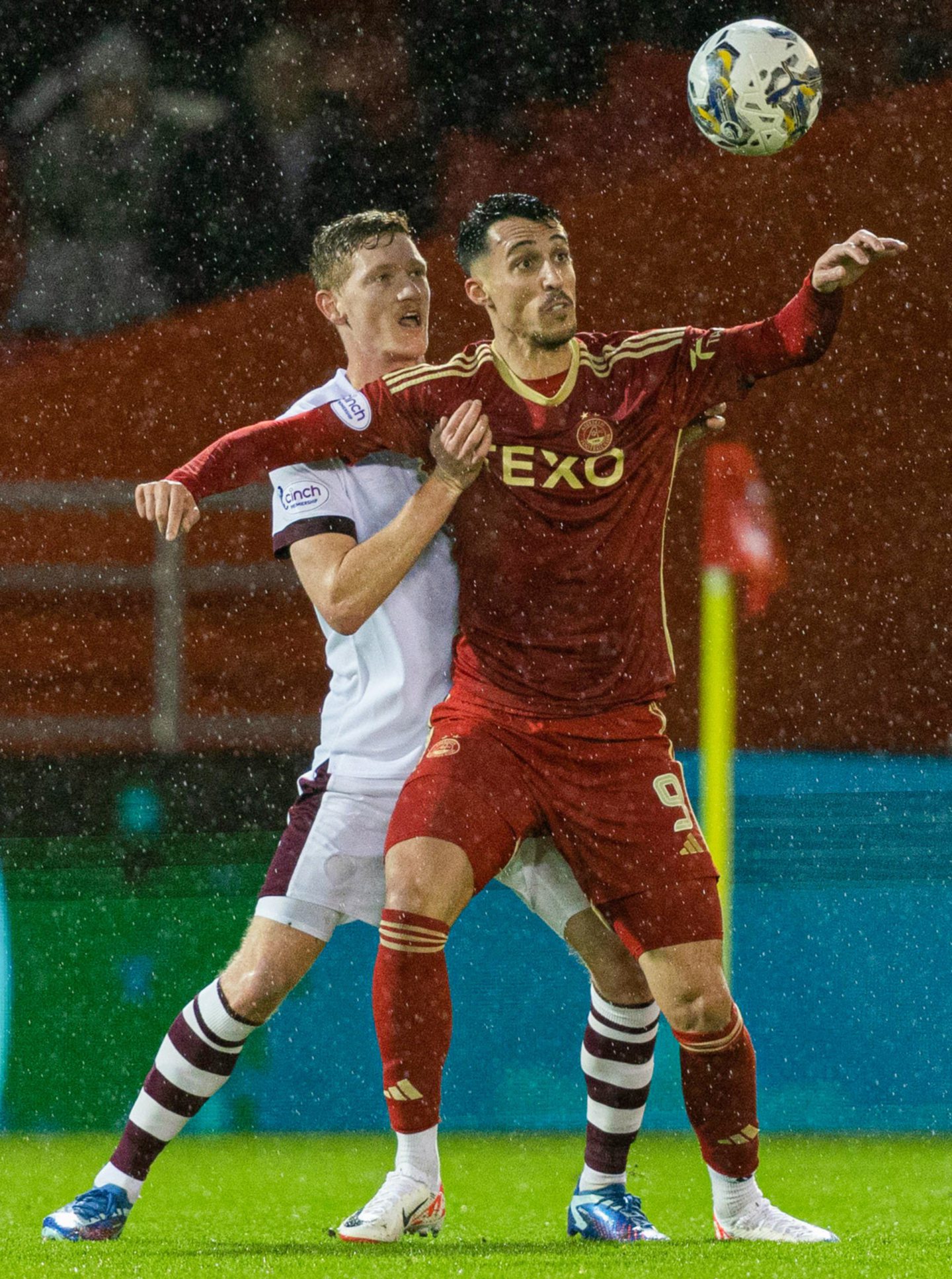 Aberdeen's Bojan Miovski (R) and Hearts' Kye Rowles in action in the Premiership at Pittodrie. Image: SNS