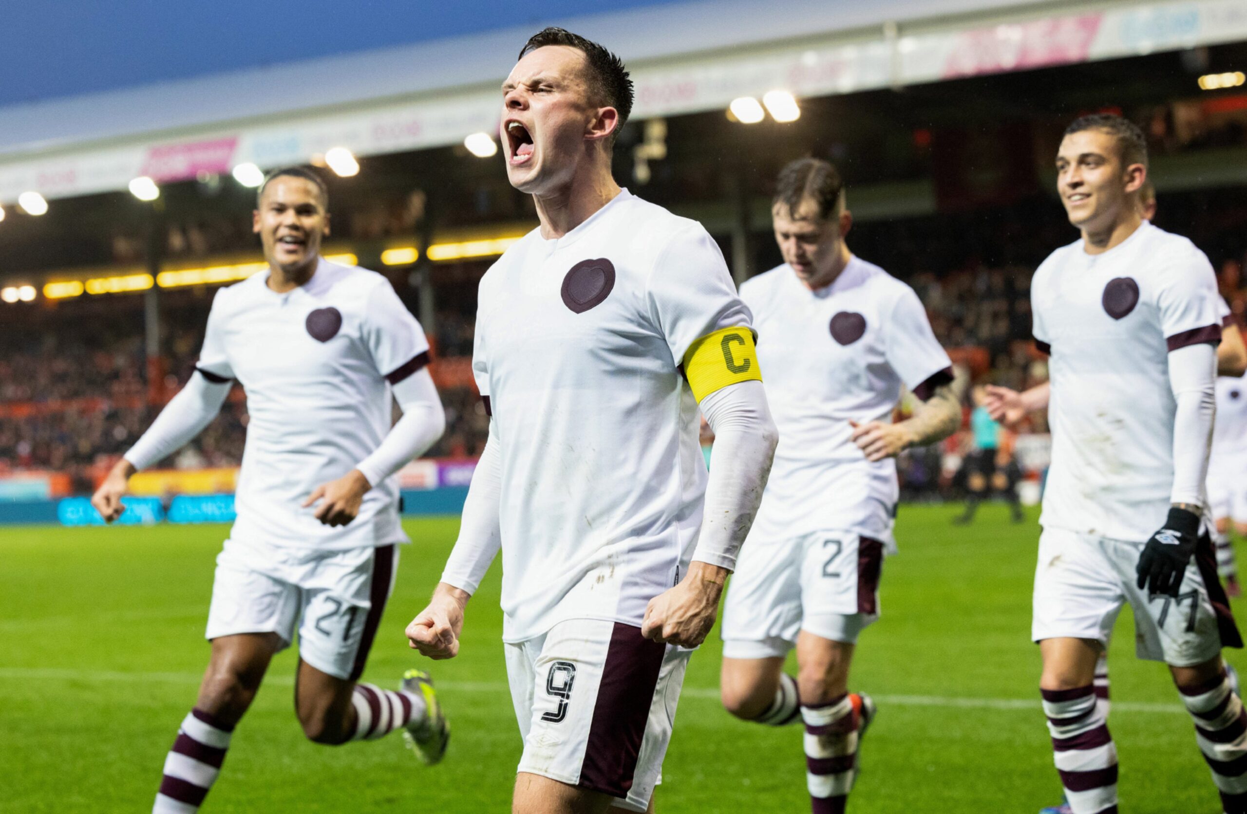 Hearts' Lawrence Shankland celebrates scoring to make it 1-0 against Aberdeen at Pittodrie. Image: SNS 