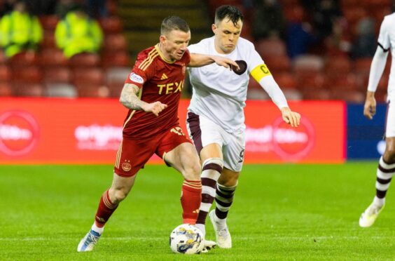 Aberdeen's Jonny Hayes (L) and Hearts' Lawrence Shankland in action. Image: SNS.