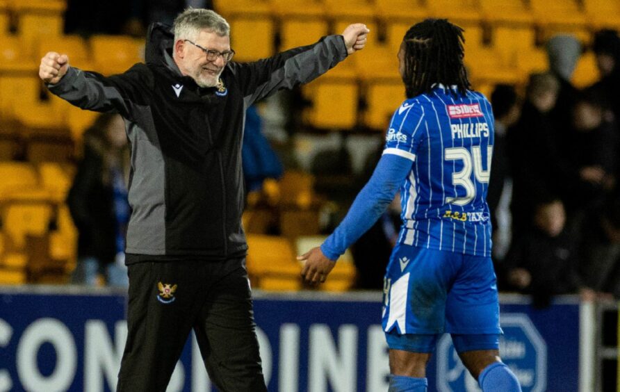 St Johnstone manager Craig Levein with Daniel Phillips. Image: SNS.