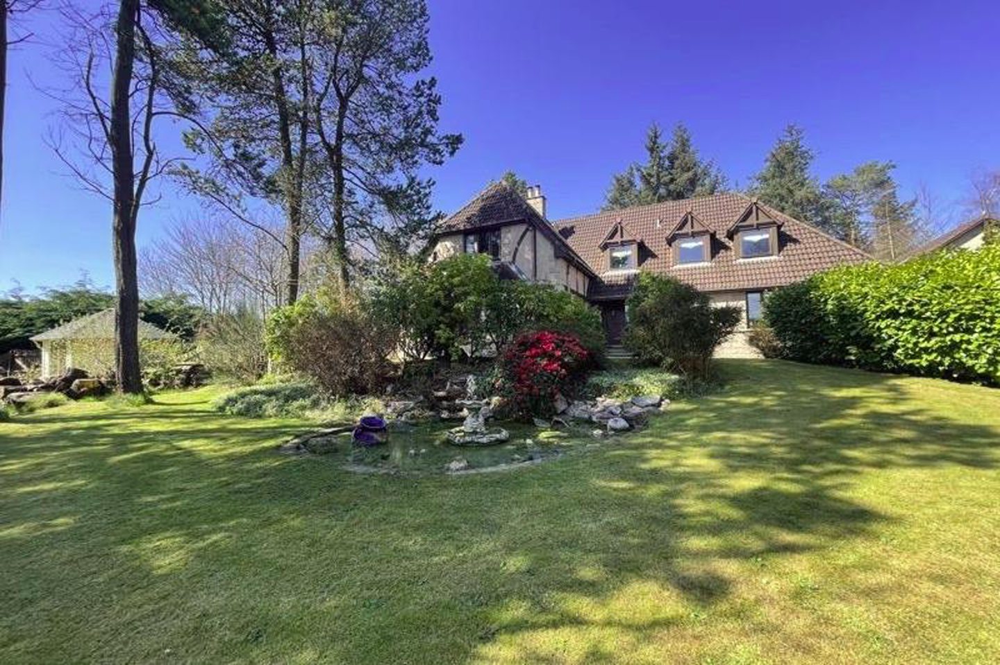 Port Elphinstone house with swimming pool for sale