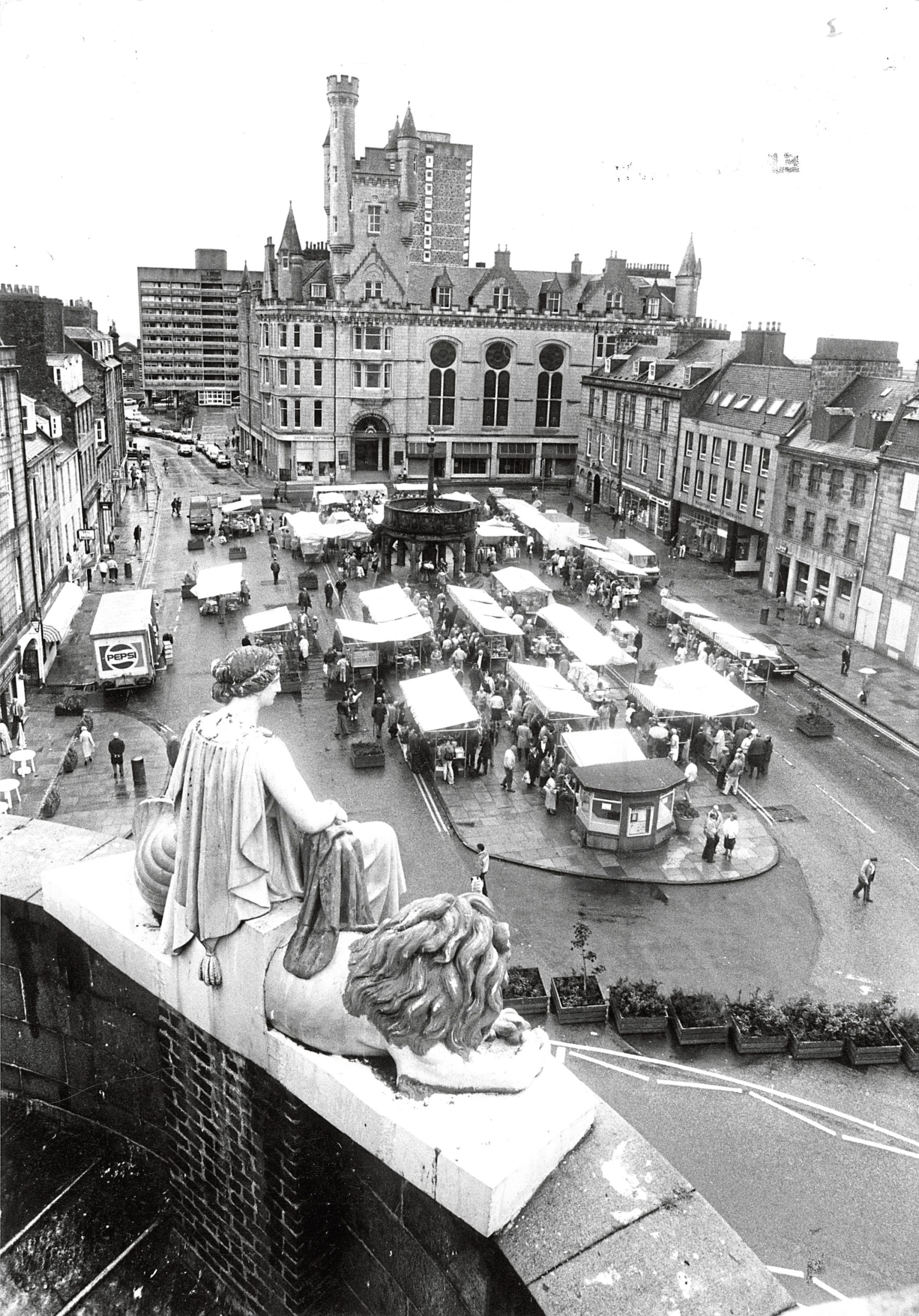 The Goddess of Plenty surveys the Castlegate Market from the roof of the Clydesdale Bank Chief Office on the first day of the market in 1988.