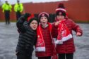 Young Dons fans practice their cheer. Image: Darrell Benns/DC Thomson