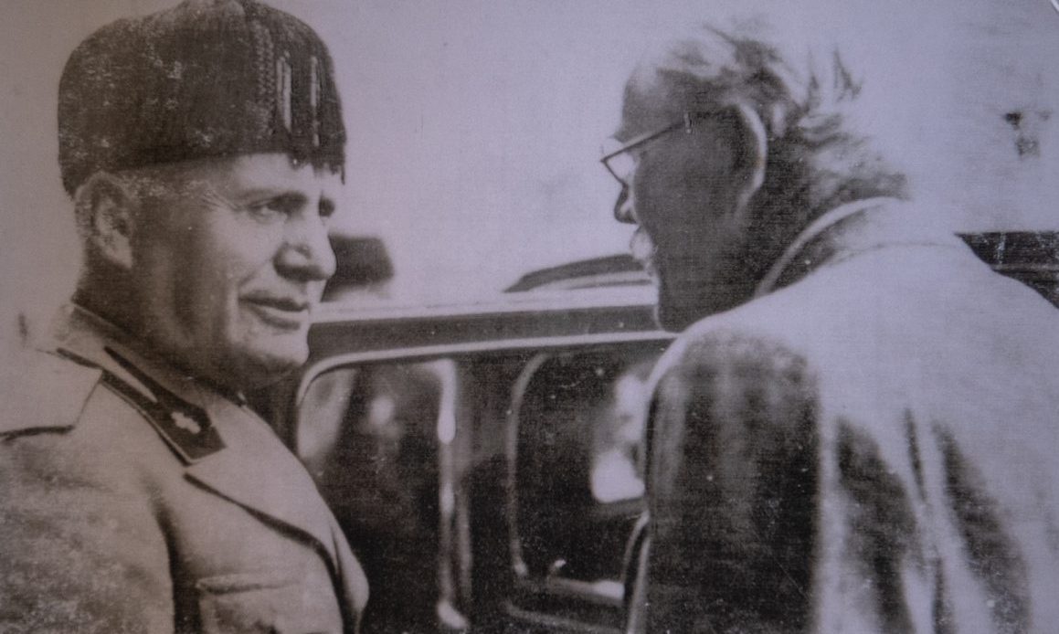 Ramsay MacDonald in discussions in Mussolini. 