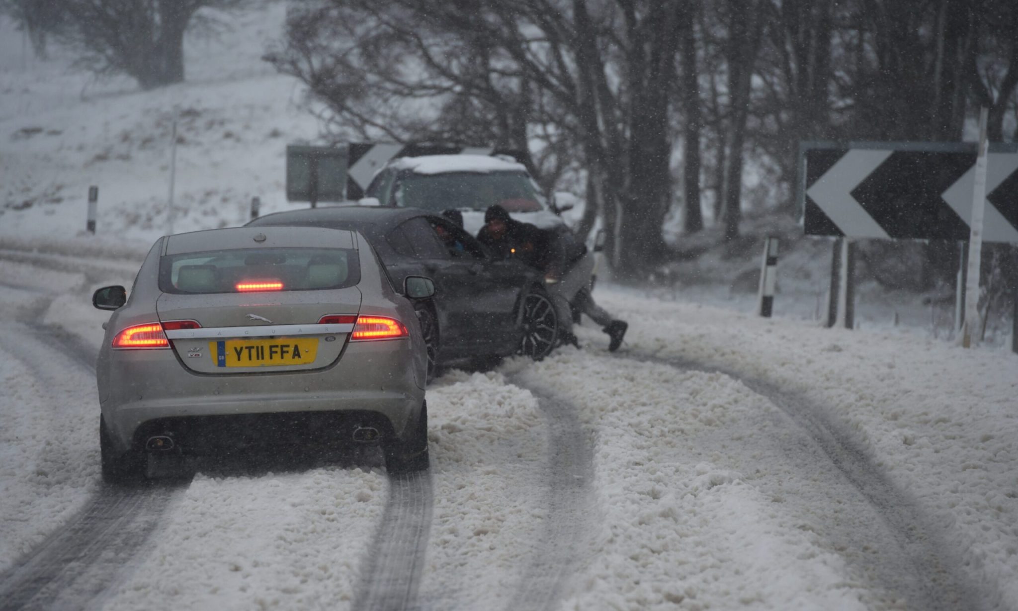 Vehicles Stuck In Heavy Snow On A9 Near Helmsdale vehicles-stuck-in-heavy-snow-on-a9-near-helmsdale