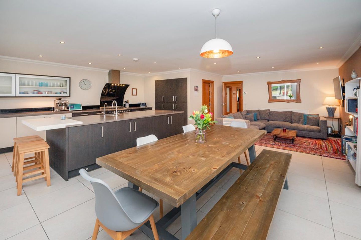 'Exclusive and executive family home' Fivebedroom Cults house for