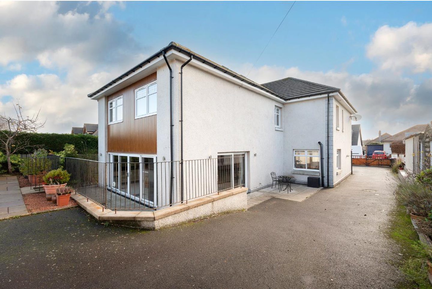 'Exclusive and executive family home' Fivebedroom Cults house for