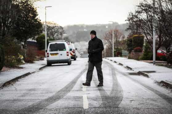 Wintry and windy conditions are making it challenging for SSEN to return power to more than a thousand customers impacted by power outages Saturday morning. Image: Mhairi Edwards/DC Thomson.